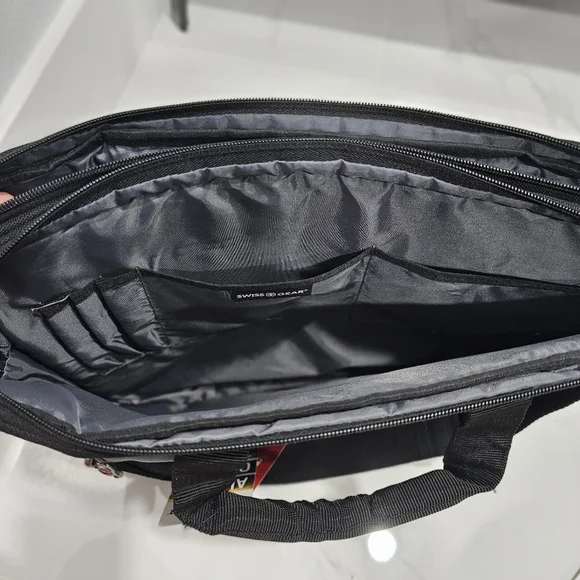 Swissgear Anthem 17" Laptop Slimcase Bag - Black - Picture 3 of 6